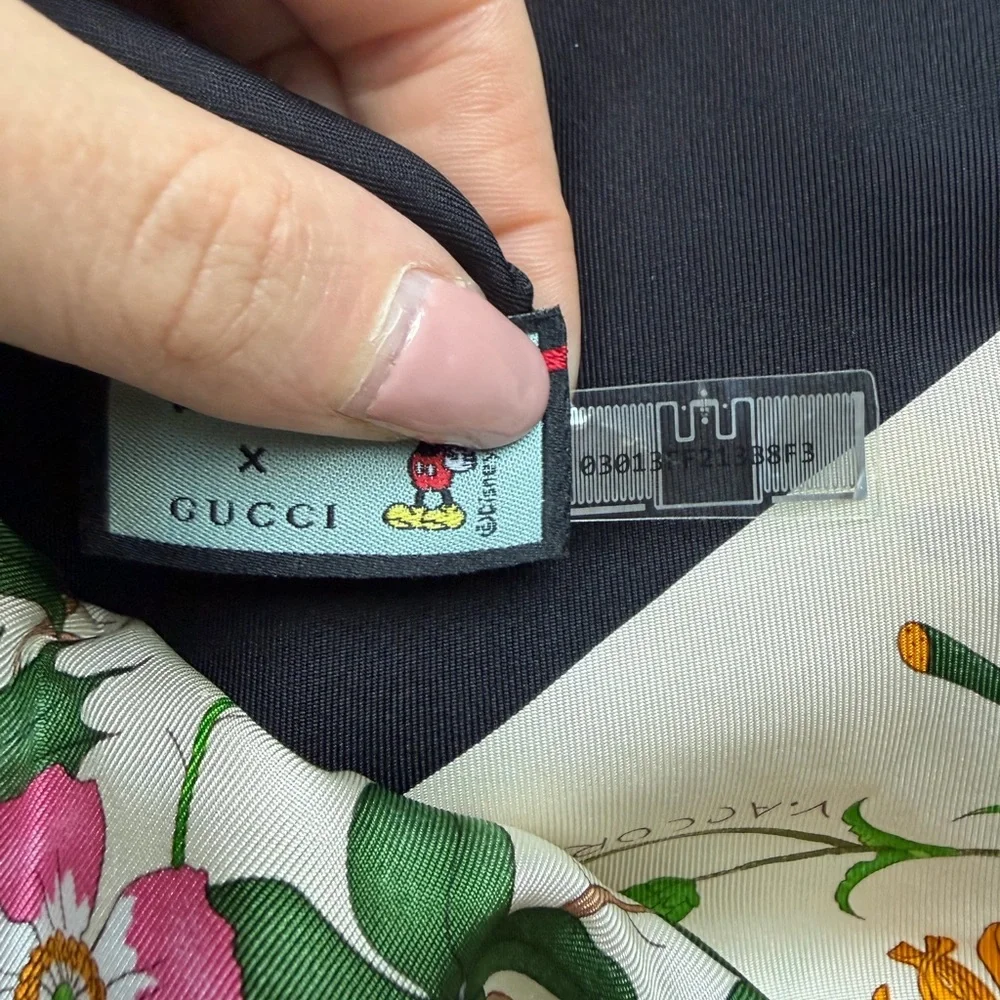 Gucci X Disney Black Flora Silk Scarf - Picture 9 of 11